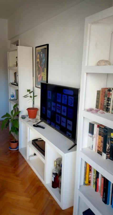شقة Depto 2 Ambientes Muy Luminoso Con Wifi Y Vista A La Plaza بوينس آيرس المظهر الخارجي الصورة