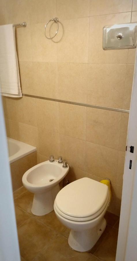 شقة Depto 2 Ambientes Muy Luminoso Con Wifi Y Vista A La Plaza بوينس آيرس المظهر الخارجي الصورة
